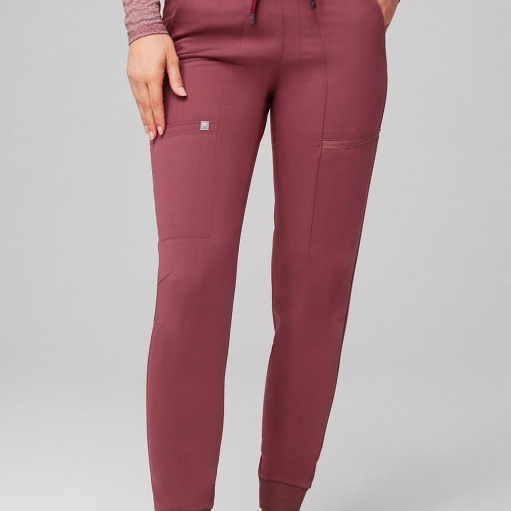 Fabletics Scrub Set - Picture 2 of 2